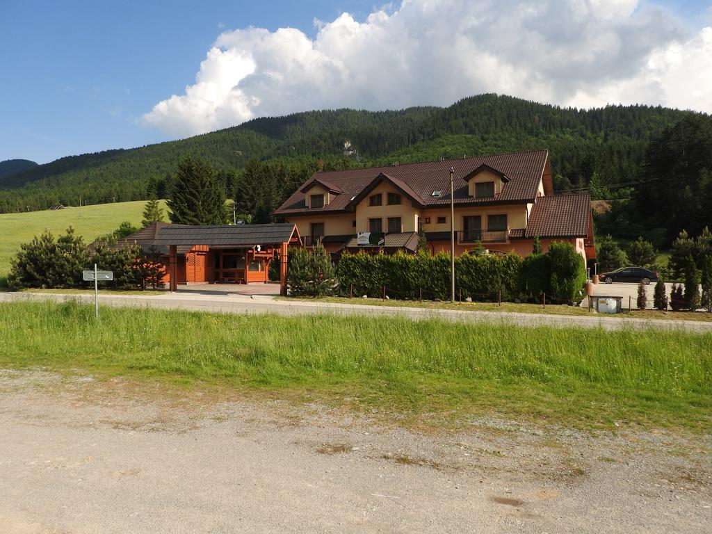 Penzion Montana Terchová Exteriör bild