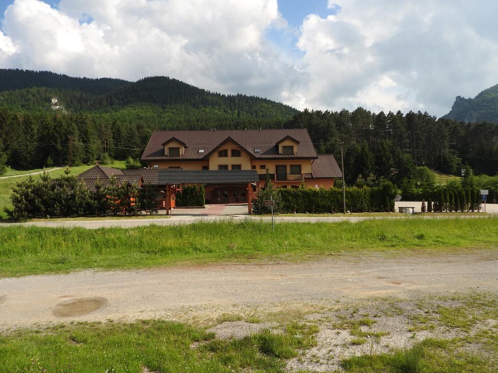 Penzion Montana Terchová Exteriör bild